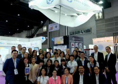 Group photo of suppliers and Jebsen&Jessen team at In-Cosmetics Asia booth2019